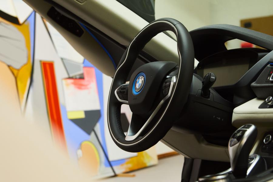 Детали интерьера BMW i8 Art Car by Thomas Scheibitz (I15) 2019 года  (фото 8 из 17)